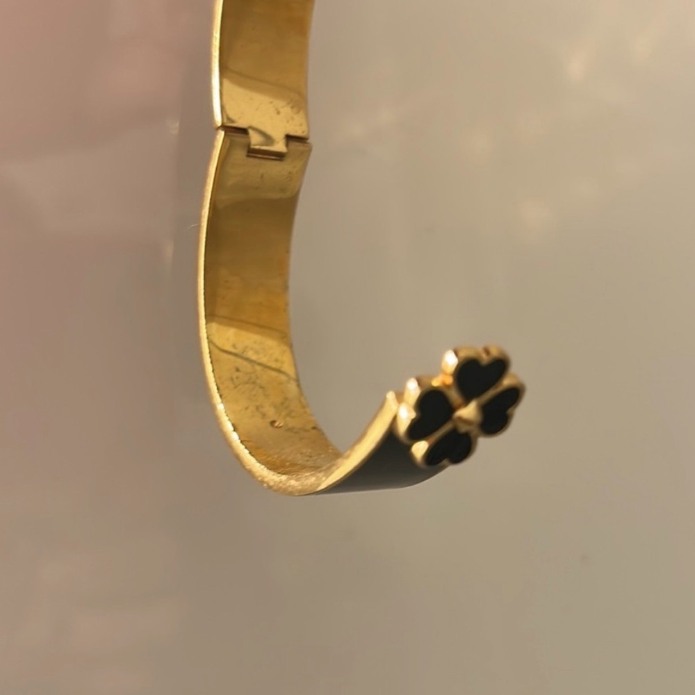 ♠️ Kate spade - 2 for 1 — Tee & bracelet- White & Yellow & black & gold bangle 🍍 - Picture 11 of 15